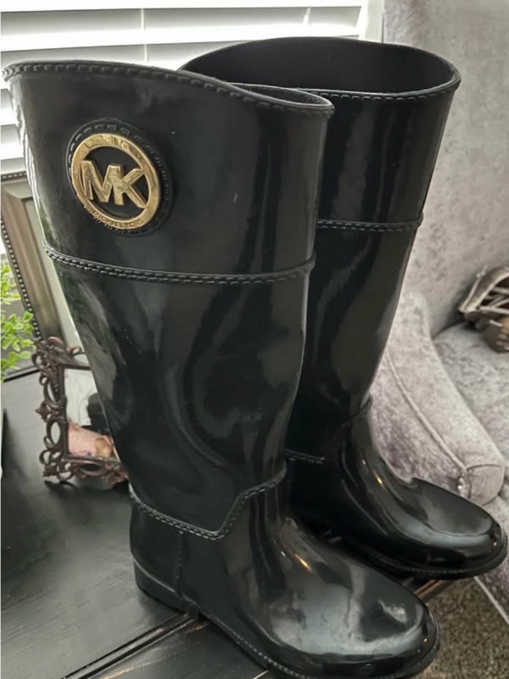 Michael Kors Woman’s Black Rubber Gold Logo Rain Boots. Size 8.